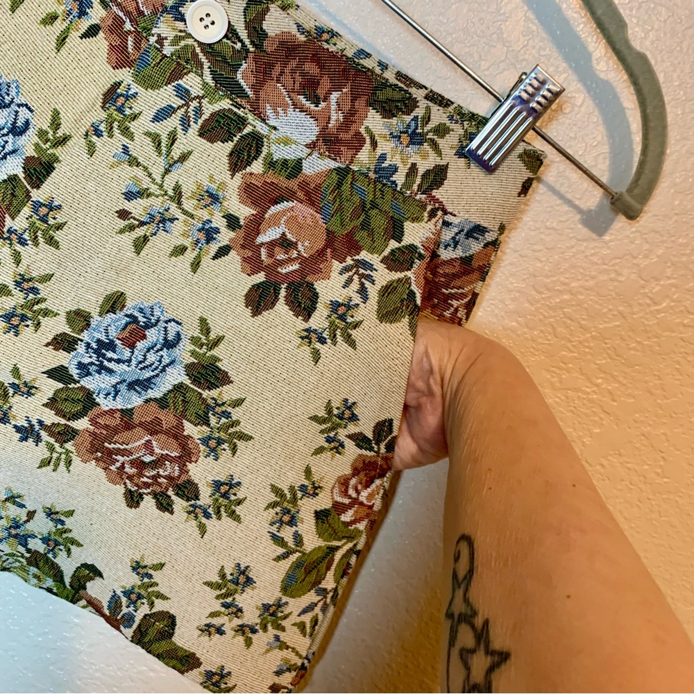 Cider Floral Tapestry Jacquard Mini Shorts Tan Rose Green Size Small - Picture 6 of 11